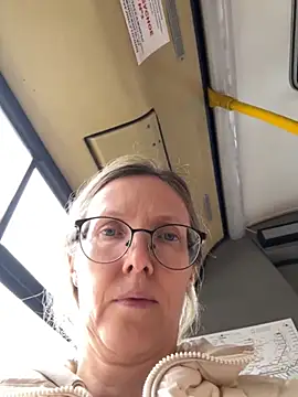 Snapshot of angelmommu chatting on 04/18/26, 12:31 angelmommu online show from 04/18/26, 12:31