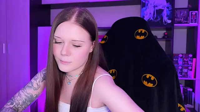 Snapshot of jasminevine chatting on 03/20/26, 01:43 jasminevine online show from 03/20/26, 01:43