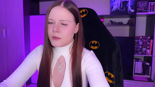 Snapshot of jasminevine chatting on 04/13/26, 12:05 jasminevine online show from 04/13/26, 12:05