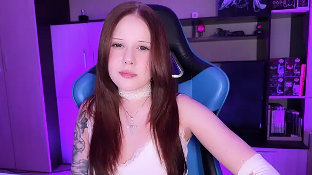 Snapshot of jasminevine chatting on 07/19/26, 03:43 jasminevine online show from 07/19/26, 03:43