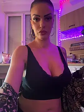 Snapshot of Helena_Karel chatting on 04/07/26, 02:28 Helena Karel online show from 04/07/26, 02:28