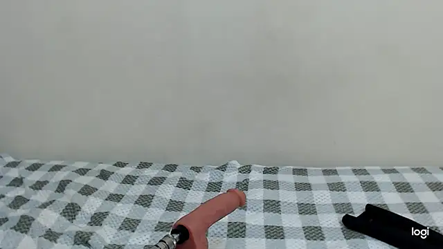 Snapshot of queen__ebony chatting on 04/11/26, 04:11 queen ebony online show from 04/11/26, 04:11