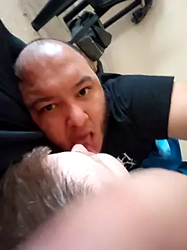 Snapshot of genderfluidco2 chatting on 11/09/25, 08:56 genderfluidco2 online show from 11/09/25, 08:56