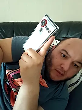 Snapshot of genderfluidco2 chatting on 04/19/26, 07:29 genderfluidco2 online show from 04/19/26, 07:29