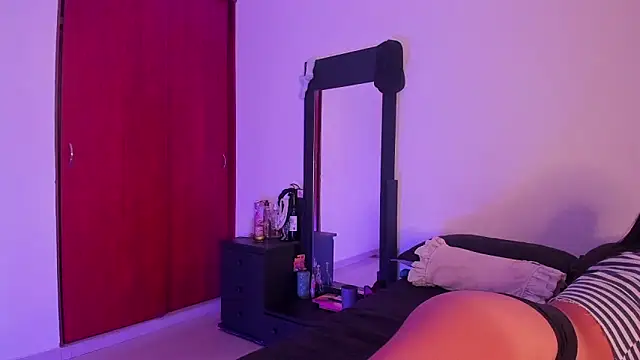 Snapshot of little_kayla_ chatting on 02/05/25, 04:16 little kayla  online show from 02/05/25, 04:16