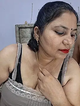 Snapshot of MOM-SUN-COUPLE chatting on 03/15/25, 05:04 MOM-SUN-COUPLE online show from 03/15/25, 05:04