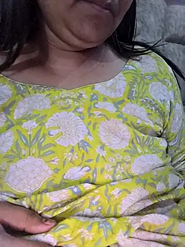 MOM-SUN-COUPLE online show from 04/23/26, 05:04