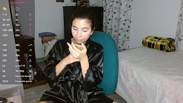 mia  lopez  online show from 12/04/24, 12:08