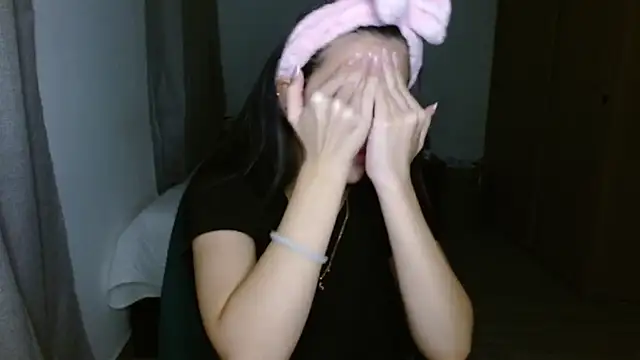 mia  lopez  online show from 11/11/25, 04:23