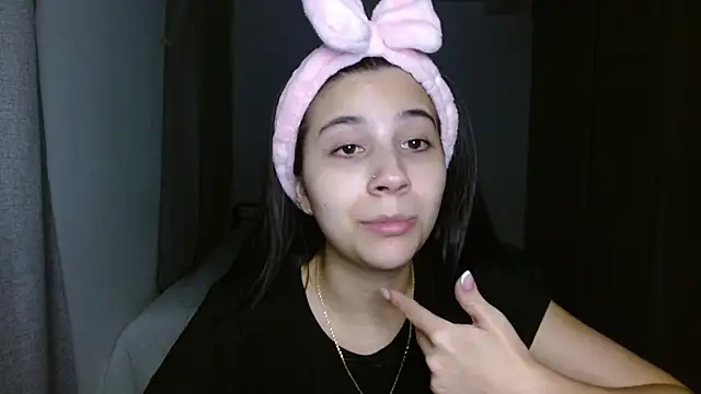 mia  lopez  online show from 11/13/25, 04:11