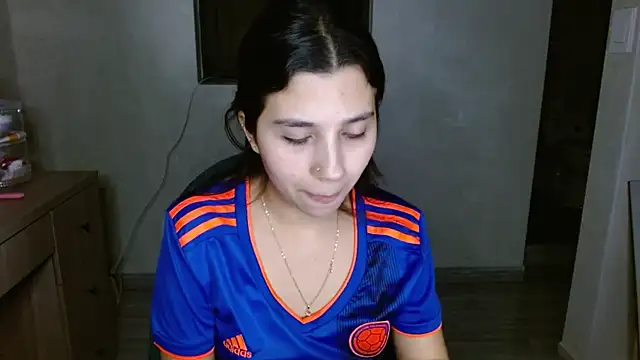 Snapshot of mia__lopez_ chatting on 06/18/26, 04:35 mia lopez online show from 06/18/26, 04:35