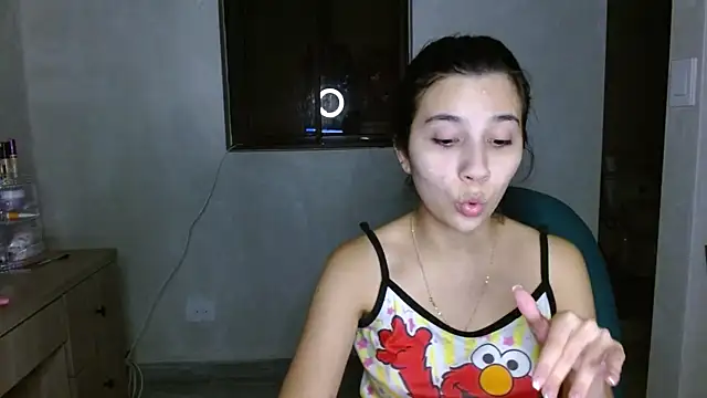 Snapshot of mia__lopez_ chatting on 06/25/26, 03:50 mia lopez online show from 06/25/26, 03:50