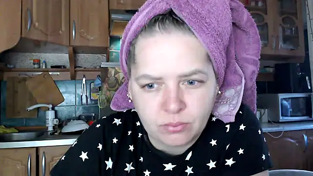 Snapshot of uliastar chatting on 10/18/25, 05:32 uliastar online show from 10/18/25, 05:32