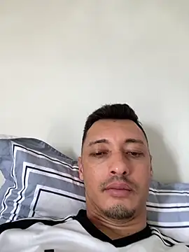 Snapshot of alexsandropllt chatting on 12/20/25, 01:51 alexsandropllt online show from 12/20/25, 01:51