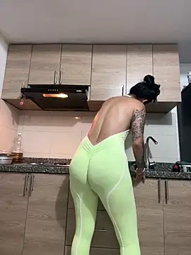 valeriia25  online show from 11/26/25, 12:44