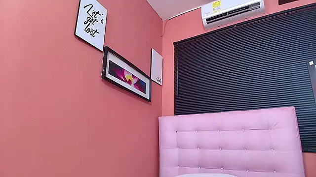 Snapshot of kinkylittlegirll chatting on 12/12/24, 05:37 kinkylittlegirll online show from 12/12/24, 05:37