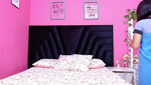 Snapshot of kinkylittlegirll chatting on 10/31/25, 05:03 kinkylittlegirll online show from 10/31/25, 05:03