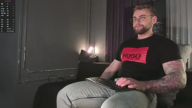 Snapshot of WayneWilson chatting on 10/25/25, 04:53 WayneWilson online show from 10/25/25, 04:53