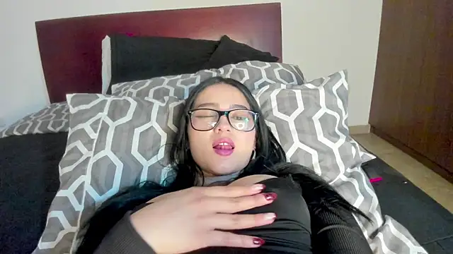 Snapshot of Hott_Hanna chatting on 10/18/25, 06:48 Hott Hanna online show from 10/18/25, 06:48