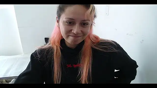 Snapshot of MommyMiaWs chatting on 12/10/24, 07:54 MommyMiaWs online show from 12/10/24, 07:54