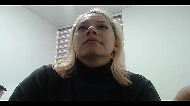 Snapshot of MommyMiaWs chatting on 01/25/25, 10:50 MommyMiaWs online show from 01/25/25, 10:50