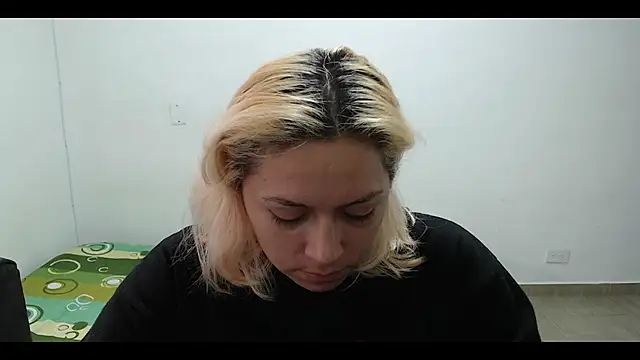 Snapshot of MommyMiaWs chatting on 02/05/25, 04:14 MommyMiaWs online show from 02/05/25, 04:14