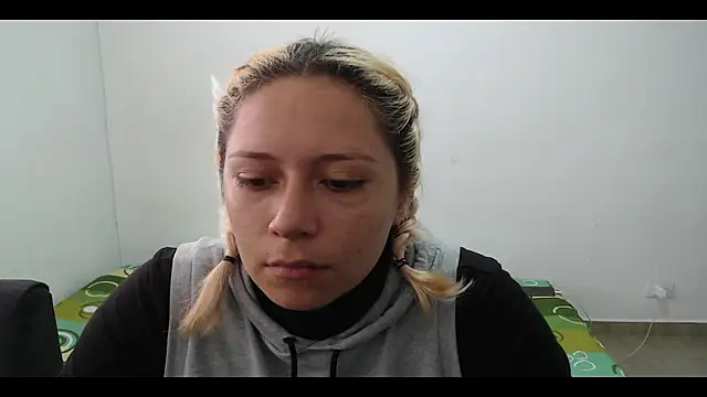 Snapshot of MommyMiaWs chatting on 02/07/25, 01:43 MommyMiaWs online show from 02/07/25, 01:43