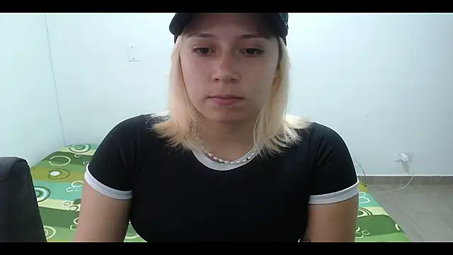 Snapshot of MommyMiaWs chatting on 02/09/25, 01:25 MommyMiaWs online show from 02/09/25, 01:25