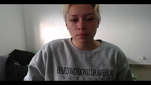 Snapshot of MommyMiaWs chatting on 02/15/25, 12:33 MommyMiaWs online show from 02/15/25, 12:33