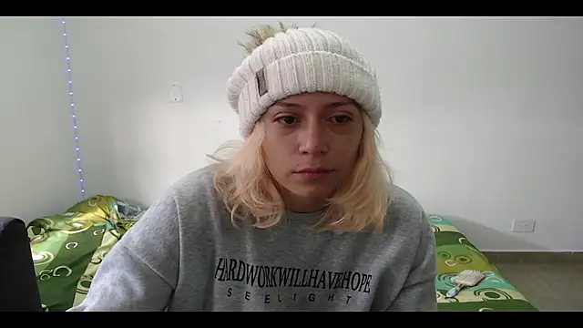 Snapshot of MommyMiaWs chatting on 02/22/25, 01:46 MommyMiaWs online show from 02/22/25, 01:46