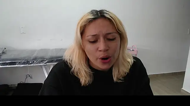 Snapshot of MommyMiaWs chatting on 03/03/25, 03:53 MommyMiaWs online show from 03/03/25, 03:53