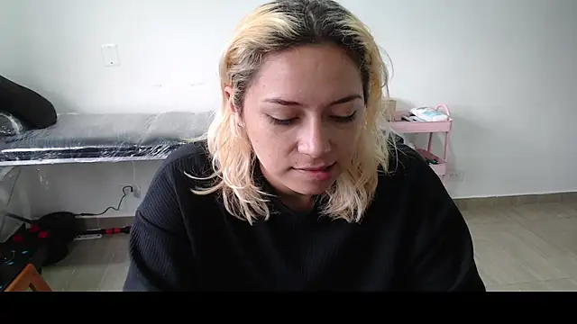 Snapshot of MommyMiaWs chatting on 03/04/25, 12:22 MommyMiaWs online show from 03/04/25, 12:22