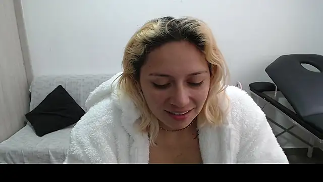 Snapshot of MommyMiaWs chatting on 03/07/25, 05:17 MommyMiaWs online show from 03/07/25, 05:17