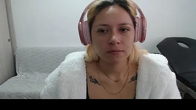 Snapshot of MommyMiaWs chatting on 03/09/25, 01:26 MommyMiaWs online show from 03/09/25, 01:26