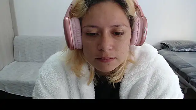 Snapshot of MommyMiaWs chatting on 03/11/25, 01:45 MommyMiaWs online show from 03/11/25, 01:45