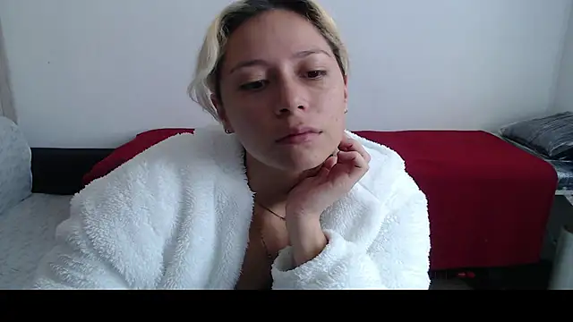 Snapshot of MommyMiaWs chatting on 03/13/25, 02:01 MommyMiaWs online show from 03/13/25, 02:01