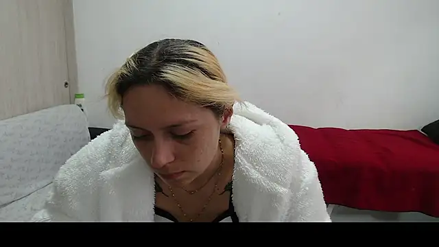 Snapshot of MommyMiaWs chatting on 03/15/25, 06:32 MommyMiaWs online show from 03/15/25, 06:32