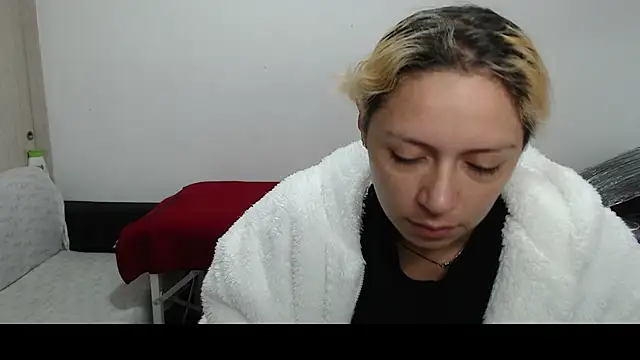 Snapshot of MommyMiaWs chatting on 03/17/25, 12:46 MommyMiaWs online show from 03/17/25, 12:46