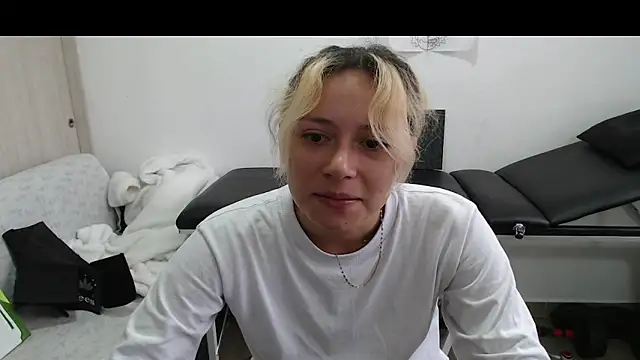 Snapshot of MommyMiaWs chatting on 03/22/25, 04:58 MommyMiaWs online show from 03/22/25, 04:58