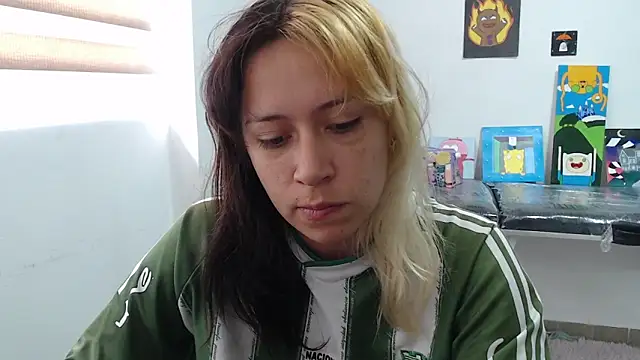 Snapshot of MommyMiaWs chatting on 09/20/25, 02:51 MommyMiaWs online show from 09/20/25, 02:51