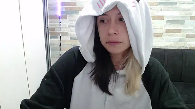 Snapshot of MommyMiaWs chatting on 09/24/25, 01:53 MommyMiaWs online show from 09/24/25, 01:53