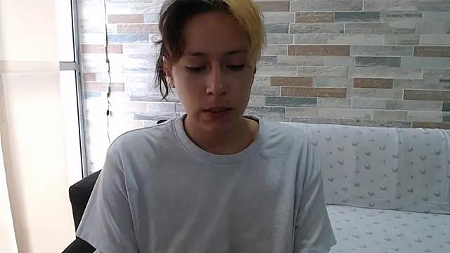 Snapshot of MommyMiaWs chatting on 09/25/25, 01:04 MommyMiaWs online show from 09/25/25, 01:04