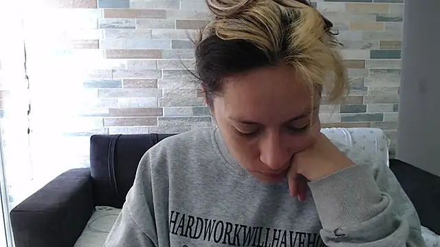 Snapshot of MommyMiaWs chatting on 09/26/25, 03:16 MommyMiaWs online show from 09/26/25, 03:16