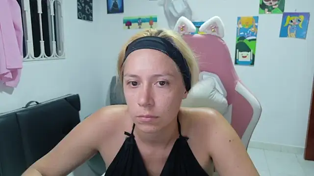 Snapshot of MommyMiaWs chatting on 03/18/26, 11:08 MommyMiaWs online show from 03/18/26, 11:08