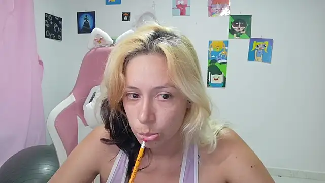 Snapshot of MommyMiaWs chatting on 03/27/26, 10:31 MommyMiaWs online show from 03/27/26, 10:31