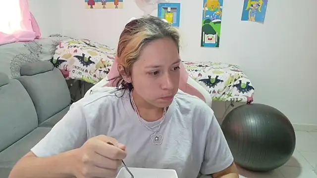 Snapshot of MommyMiaWs chatting on 04/20/26, 01:14 MommyMiaWs online show from 04/20/26, 01:14