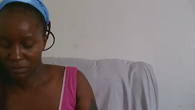 sluttylaura21 online show from 03/11/25, 09:45