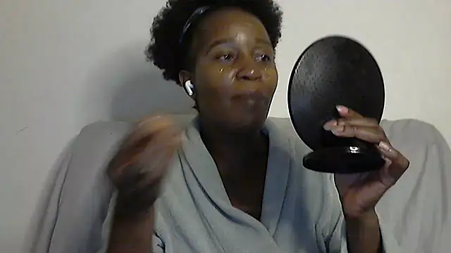 sluttylaura21 online show from 03/17/25, 05:27