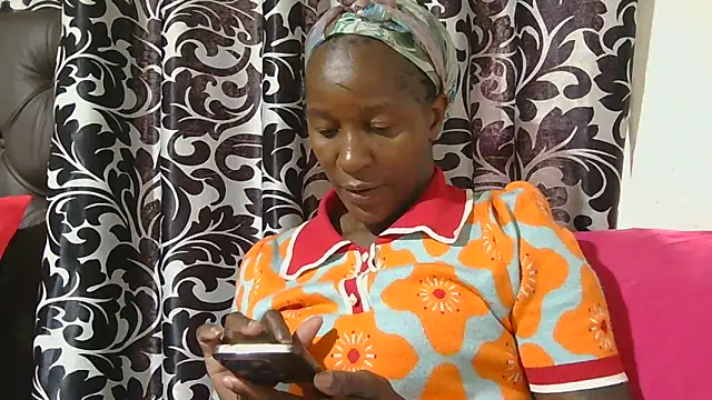 sluttylaura21 online show from 09/20/25, 07:53