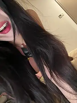 Snapshot of Serena-AU chatting on 04/21/26, 03:28 Serena-AU online show from 04/21/26, 03:28